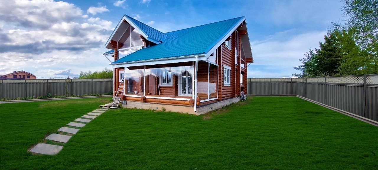 Мягкие окна на веранде загородного дома в Трубчевске